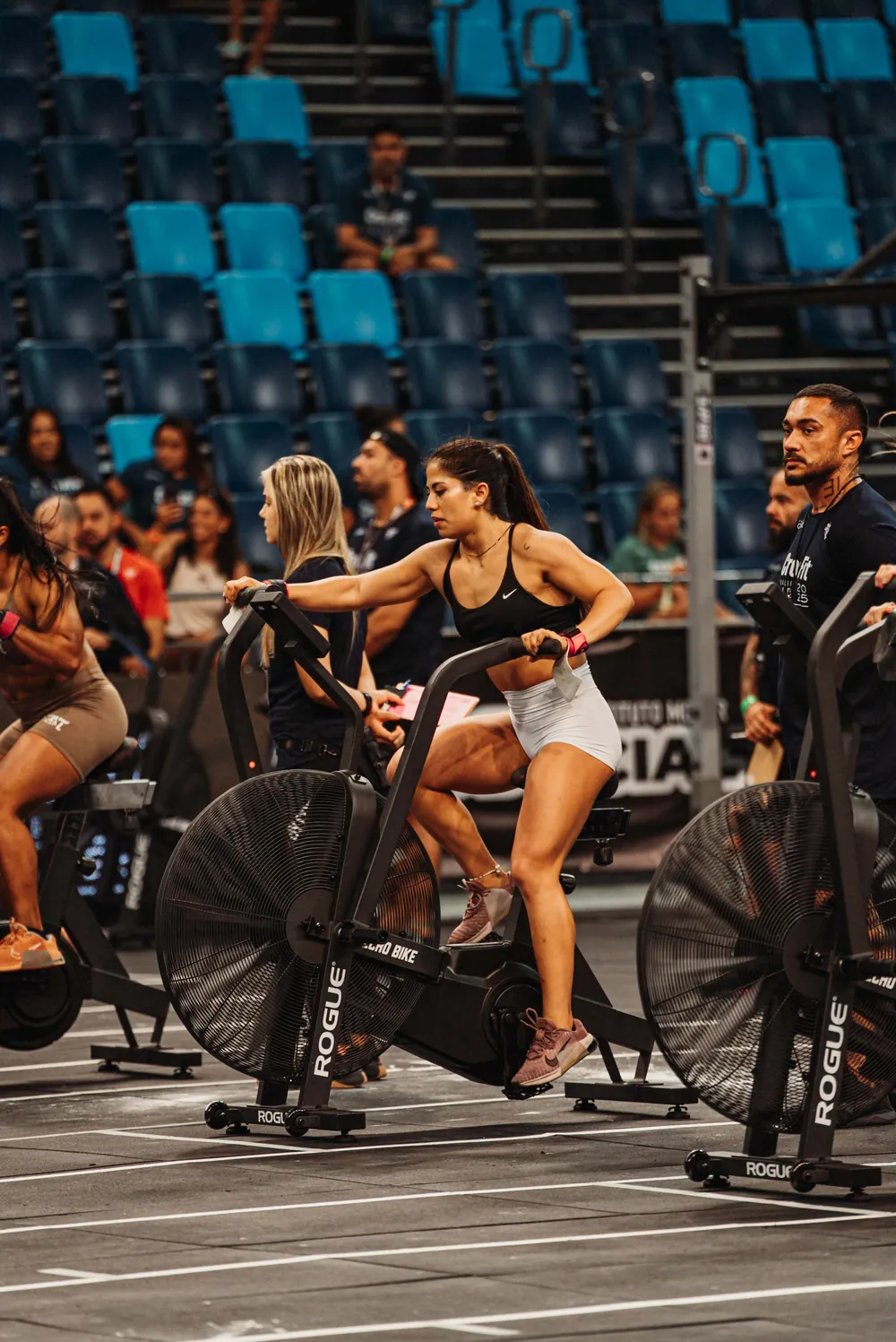 Kilya Marchant en la bicicleta de aire durante una competencia